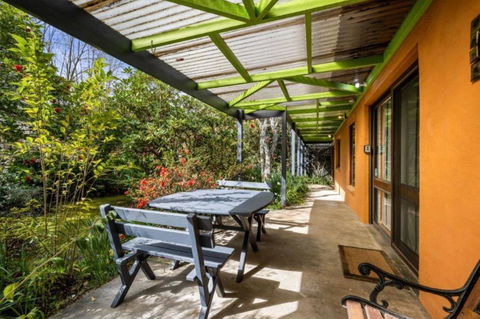 Roses On The River - An Absolute River Frontage Cottage - Accommodation Search 2