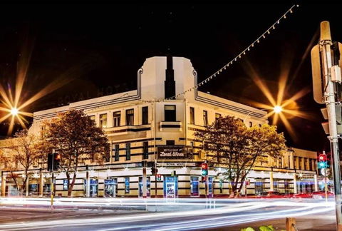 Royal Hotel Orange - Accommodation Search 0