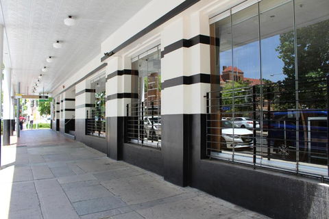 Royal Hotel Orange - Accommodation Search 1