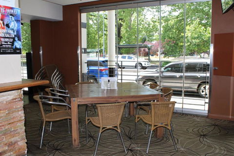 Royal Hotel Orange - Accommodation Search 3