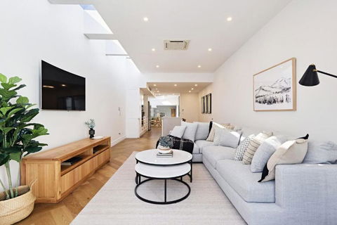 Royal Redfern I90 - Accommodation Search 0