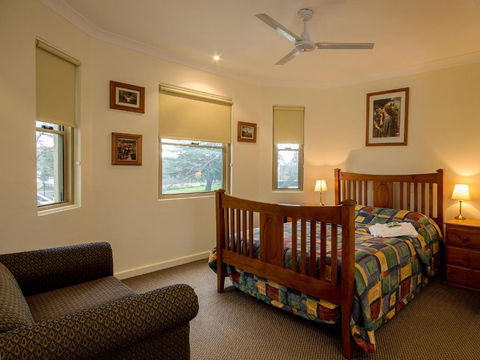 Royal Hotel - Accommodation Search 1
