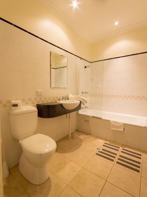 Royal Hotel - Accommodation Search 2