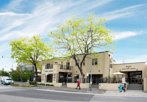 Royal Hotel - Accommodation Search 0