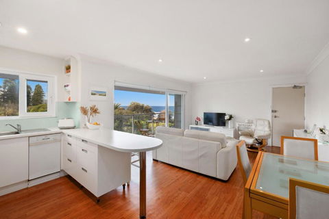 Royal Surf - Direct Beachfront - Accommodation Search 3
