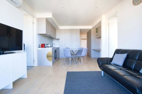 Rundle Retreat - 2BR Apartment With Stunning Views - Accommodation Search 3