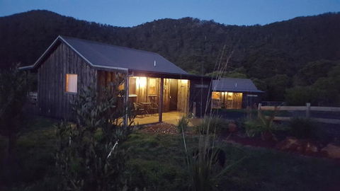 Rustic Hut Bush Retreat - Accommodation Search 1