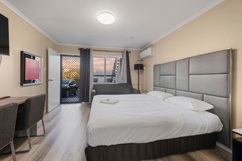 S1 Motel with Accommodation Search