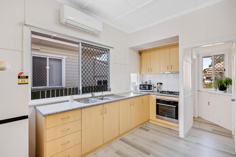 Sage Cottage! CBD Perfection! - Accommodation Search 1