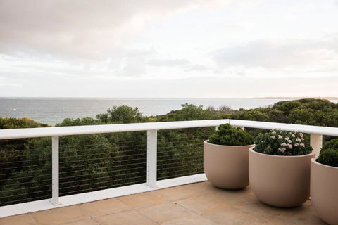 Sagres Queenscliff - Luxury House By The Beach - Accommodation Search 3