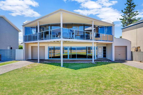 Sail Away - Aldinga Beach - C21 SouthCoast Holidays - Accommodation Search 1