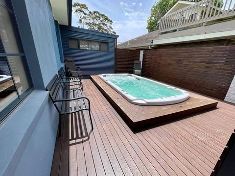 Sails To Sea - 4 Bedroom Pet Friendly Private Pool - Accommodation Search 0
