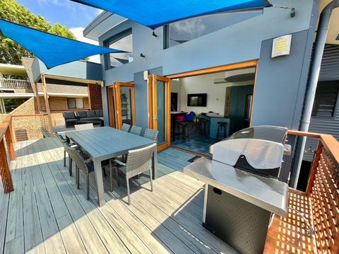 Sails To Sea - 4 Bedroom Pet Friendly Private Pool - Accommodation Search 1