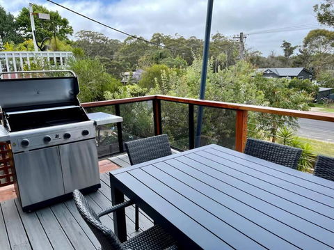 Sails To Sea - 4 Bedroom Pet Friendly Private Pool - Accommodation Search 3