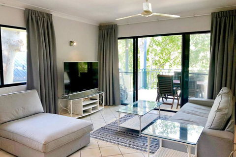 Salt & Sand - Tropical Oasis Footsteps To Beach - Accommodation Search 1
