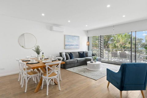 Saltwater Escape - Contemporary Seaside Stunner - Accommodation Search 0