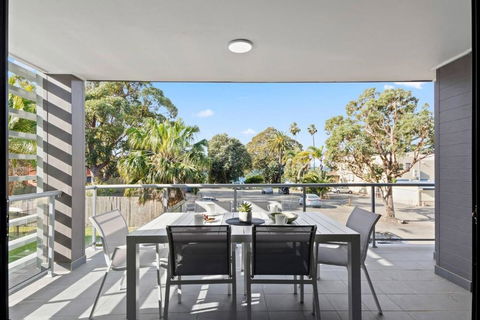 Saltwater Escape - Contemporary Seaside Stunner - Accommodation Search 3