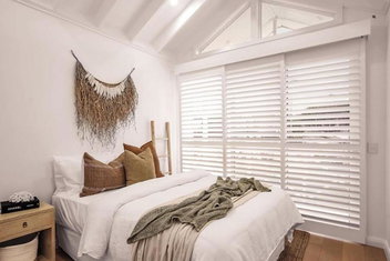 SALTY PALMS On HENLEY -THREE with Accommodation Search