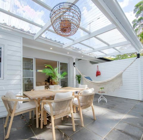 SALTY SNOOZE - Your Coastal Holiday House - Accommodation Search 0