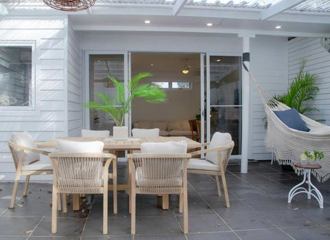 SALTY SNOOZE - Your Coastal Holiday House - Accommodation Search 1
