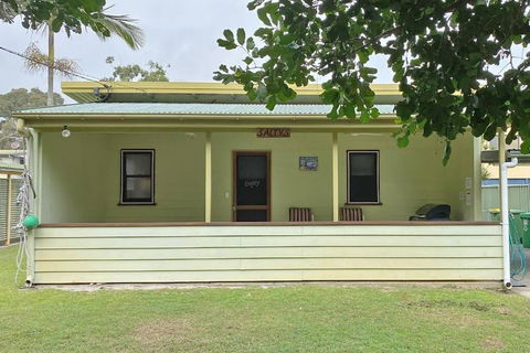 SALTYS AMITY POINT - Accommodation Search 0