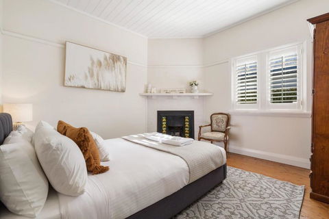Sampson Cottage - Historic Charm - Accommodation Search 1