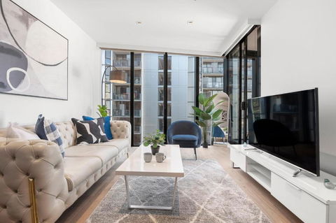 Rooftop Pool Stunning Apt At Marvel Stadium With Free Parking - Accommodation Search 1