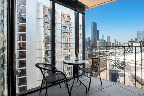 Rooftop Pool Stunning Apt At Marvel Stadium With Free Parking - Accommodation Search 3