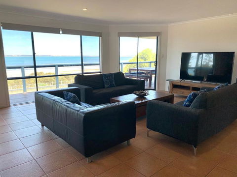 Sandcastle - A Esplanade Place, Stunning Views - Accommodation Search 1