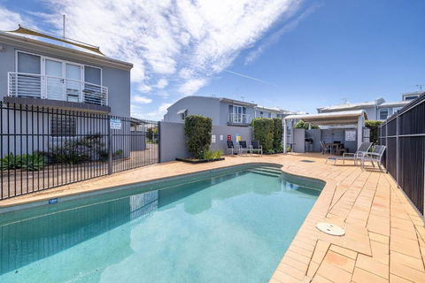 Sandcastles 4 -8 Ala Moana Way - Accommodation Search 0