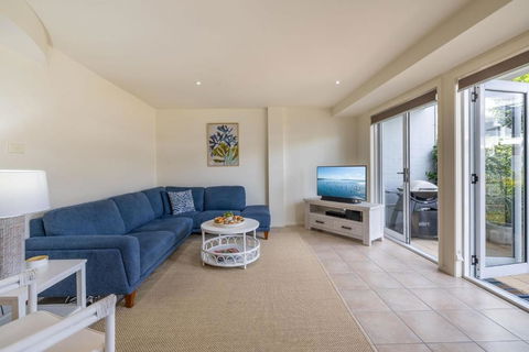 Sandcastles 4 -8 Ala Moana Way - Accommodation Search 2