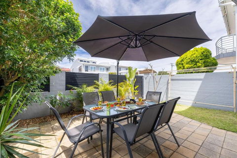 Sandcastles 4 -8 Ala Moana Way - Accommodation Search 3