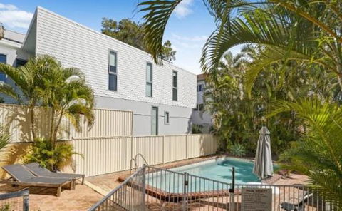 Sanderling Miami - Hosted By Burleigh Letting - Accommodation Search 1