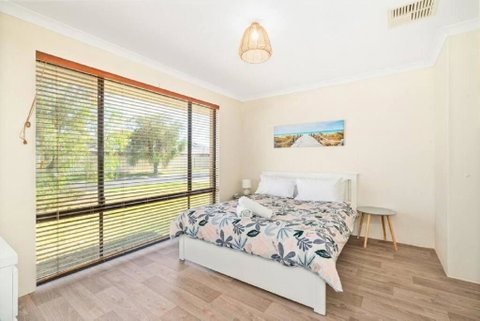 Sandpiper House - Family & Pet Friendly - Accommodation Search 3