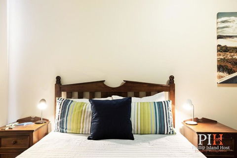 Sandy Bay Getaway W Spa 4 Bdr - Accommodation Search 2