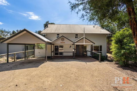 Sandy Bay Getaway W Spa 4 Bdr - Accommodation Search 3