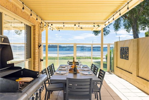 Sandy Beach House Corlette Unit 1 Waterfront WI-FI Aircon - Accommodation Search 3