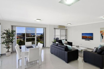 Sandy Cove Apartment The Entrance 45 with Accommodation Search