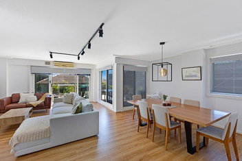 Sandy Cove Apartment The Entrance 8 with Accommodation Search