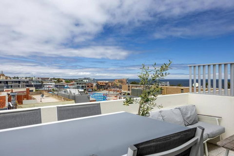 Sandy@Village - Newly Renovated + Bay Views - Accommodation Search 1