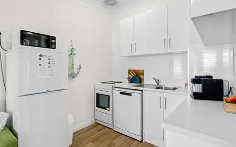 SEA BREEZE @ Smugglers Inn - Accommodation Search 3