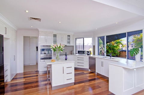 SEACLUSION 5 Bed Waterfront, Sleeps 12 - Accommodation Search 1