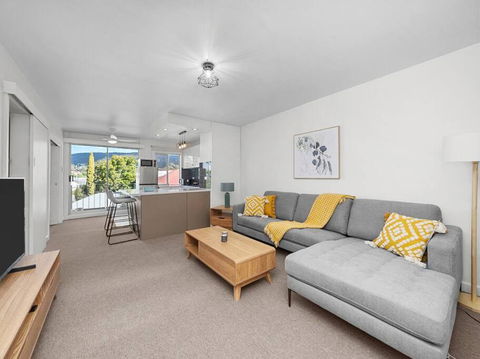 Sandy Bay Apartment With Hobart River View, Near UTAS - Stroll To Cafes And Shops - Accommodation Search 0
