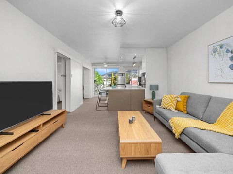 Sandy Bay Apartment With Hobart River View, Near UTAS - Stroll To Cafes And Shops - Accommodation Search 2