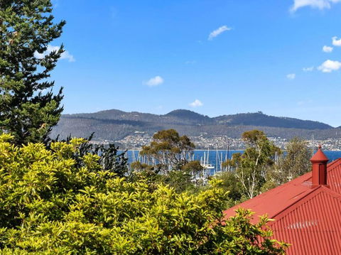 Sandy Bay Apartment With Hobart River View, Near UTAS - Stroll To Cafes And Shops - Accommodation Search 1