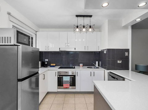 Sandy Bay Apartment With Hobart River View, Near UTAS - Stroll To Cafes And Shops - Accommodation Search 3