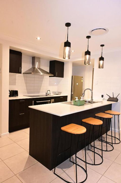 Spacious 4 Bedroom Retreat Fully Air Conditioned - Accommodation Search 0