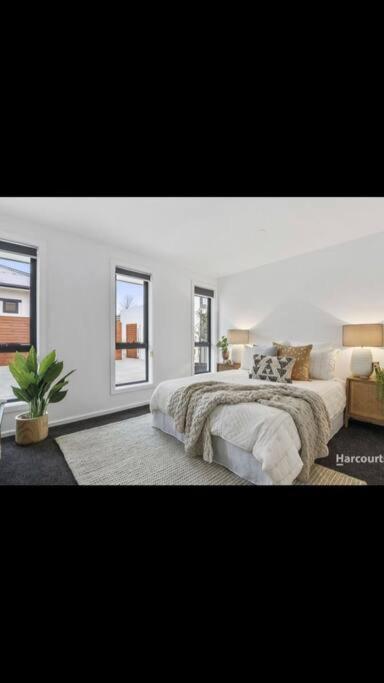 Spacious House Close To Hobart CBD WiFi And New Sony QLED Smart TV - Accommodation Search 2