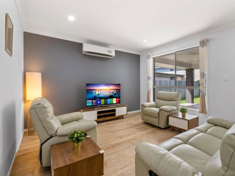 Spacious Newly Furnished 4BD Family Retreat - Accommodation Search 0