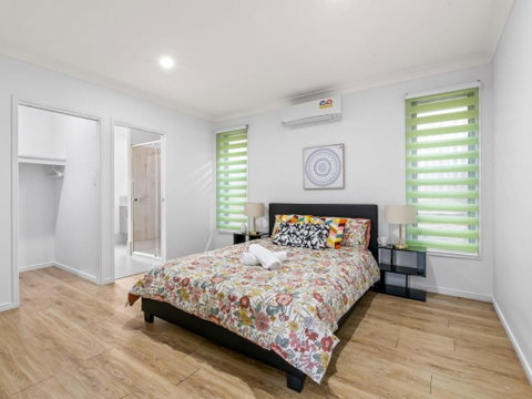 Spacious Newly Furnished 4BD Family Retreat - Accommodation Search 2